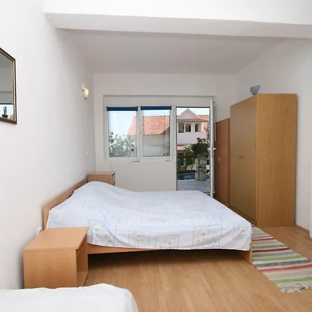By The Sea Duce, - 955 Omis